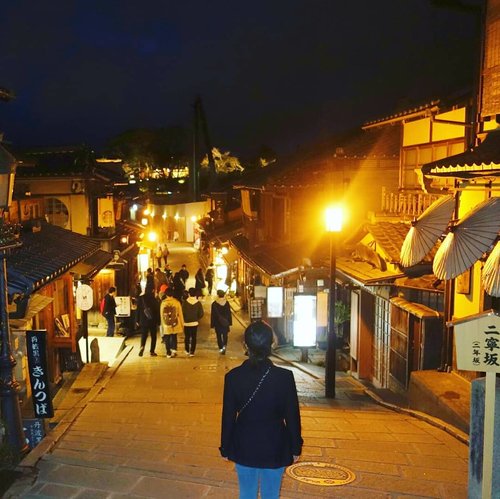 Kyoto checked. ✔ 
I'm falling in love. Definitely recommended place to visit in Japan. .
.
.
.

#sakuralisha #independentwoman #Kyoto #gion #japan #japantrip #travel #travellife #travelling #traveller #clozetteid #indonesianbeautyblogger #vacation #holiday #jalanjalan