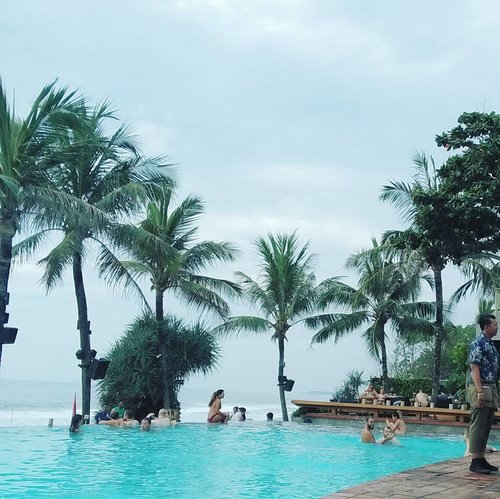 #throwback 🏊🏊 Pool amd beach are always be fav one for holiday. ❤ .... ... #sakuralisha #independentwoman #indonesianbeautyblogger #bali #potatohead #travels #holiday #traveller #travellife #followback #followforfollow #likeforlike #instagood #likeforfollow #followme #like4like #follow4follow #instagram #balistyle #ootd #indonesia #fashion #travelphotography #clozetteid #summer #pool