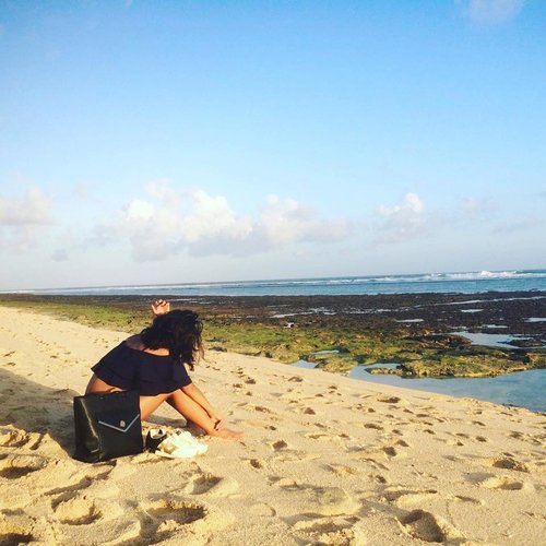 #throwbackOne of the most peaceful place on earth. ...#sakuralisha #independentwoman #indonesianbeautyblogger #bali #indonesia #beach #nyangnyangbeach #pantai #uluwatu #travellife #holiday #vacation #liburan #followback #followforfollow #likeforlike #followme #like4like #follow #traveller  #beautybloggers #travel #thisisindonesia #clozetteid #beautyblogger #beachlife