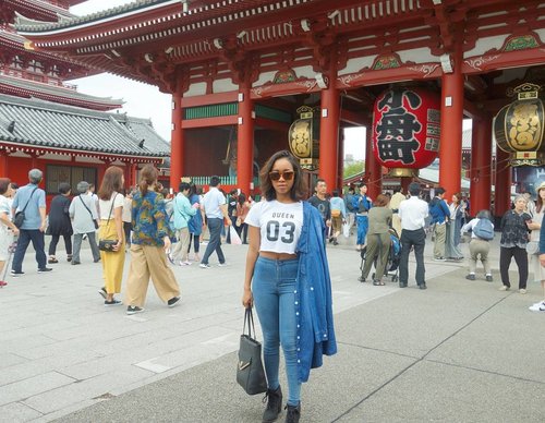 Outfit of the day. The Queen 😎 on Denim style. ❤

Pic by @angelinechiba

#sakuralisha #independentwoman
#indonesianbeautyblogger #japan #asakusa #beautybloggers #travellife #travelblogger #travel #travelling #followforfollow #likeforlike #followback #followme #follow4follow #likeforfollow #ootd #fashion #outfit #fashions #denim #beautyblogger #outfits #jeans #topcrop #zara #forever21 #fashionoftheday #outfitoftheday #clozetteid