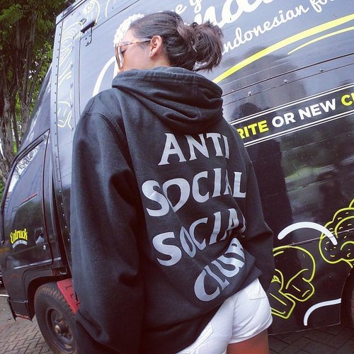 Anti Social Social Club.
@selected_jkt 
Shop here 👉👉👉 @selectedshop_jkt .
.
.

#sakuralisha #independentwoman #indonesianbeautyblogger  #fotd #fashion #fashionoftheday #followback  #followforfollow #likeforlike #instagood #likeforfollow #followme #like4like  #follow4follow #follow #fashiongirl #antisocialsocialclub #outfits #potd #indonesia #dagelan  #fashions #ootd #outfit #outfitinspiration #outfitoftheday #jakarta #clozetteid