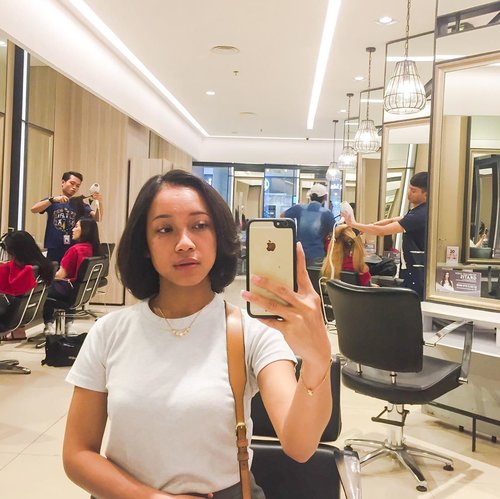 New haircut 💇 for New Year 💃 
Gonna have short haircut for the next 8 months. 🙈 Normally I will just let my hair grow. But not this time, I just had my hair cut last month actually, now more layer and shorter look. 🤗 Wanna play more with my hair. 💇💇💇 #sakuralisha #jakarta #grandindo #grandindonesia #haircut #shorthair #clozetteid #selfie #indonesian