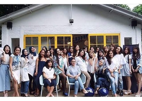 #throwback at Nivea event with my fellow Beauty Influencers. ❤❤ Lately I've been really busy with my main job at Digital Advertising Company. Almost have no time to write blog and catch up with another influencers friends. Miss them so much. 💕💕 .
.
. 
#sakuralisha #beautyblogger #indonesianbeautyblogger #independentwoman #businesswomen #teamsquats #jakarta #indonesia #nivea #ootd #outfit #fashion #followme #likeforlike #followback #followforfollow #follow #like4like #instagood #instagram #insta #blogger  #indonesian #togetherness #clozetteid #indobeautygram
