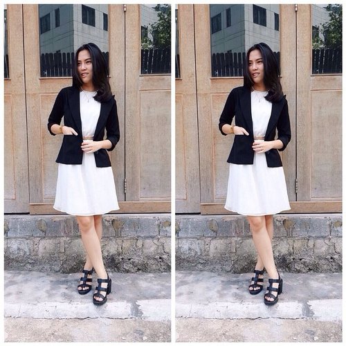 Outfit Of The Day ⚫️⚪️ #ootd #fashion #white #black #dress #simple #blazer #clozetteID #VSCO #vscocam #vscogrid #squaeready #tbt #officeday #fashiondaily