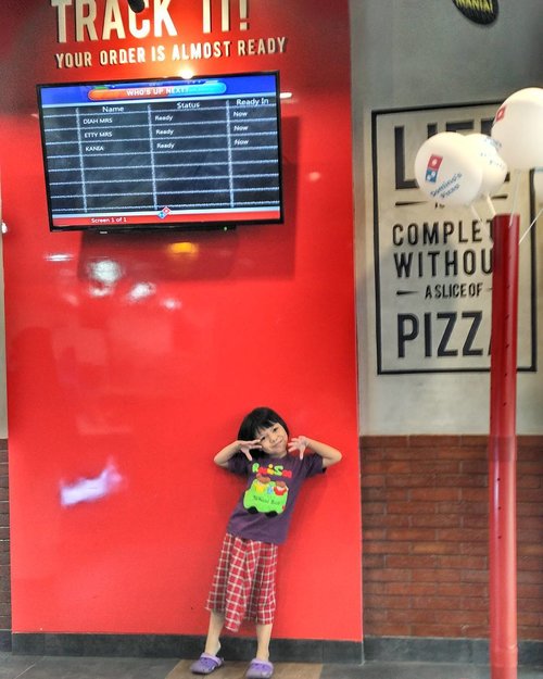 Udah tanggal 22 aja. Untungnya masih nyimpen voucher MAP hadiah ngeblog beberapa waktu lalu. Jadi tanggal segini bisa makan pizza di @dominos_id

Sekarang beli pizza di Domino's makin deket karena ada cabang terbaru di Eastern Bintaro, tinggal keluar komplek nyampe deh. Dan tiap bulan ada aja penawaran menarik buat pelanggannya.

#domino #dominos #dominospizza #pizzadominos #pizza #dominospizzaeasternbintaro #petualanganzadanra #jalanjalanzadanra #clozetteid
