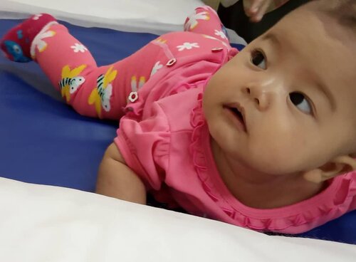 4 months baby #rainaalmahyra "To my daughter I will say, see your beauty without compliment or a mirror." Saat pandangan orang tertuju padamu dan anakmu, kita mungkin akan berprasangka. Tutup mata dan telinga, just focus to your sweetheart & say to her this:

Hargai kebaikan yang ada dalam dirimu tanpa melihat cermin atau pendapat orang lain. 
#kid #clozetteid #family #keluarga #quote #motivasi