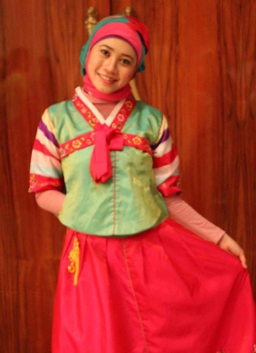 hanbok give me a lot of colours #ClozetteID #ColorfulHijab