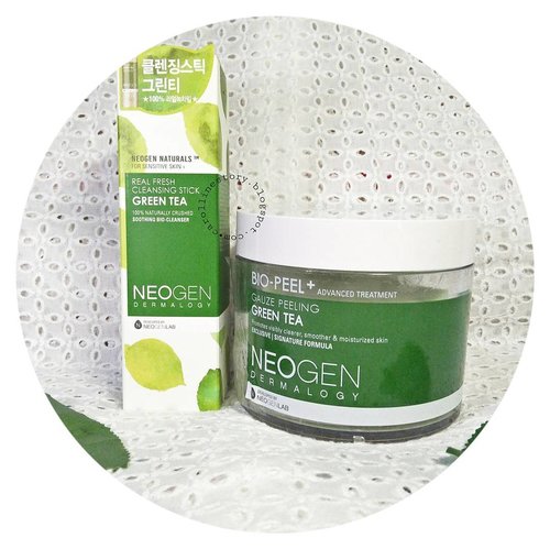 Hi guys,  new posting is up on my blog~ I use Neogen Dermalogy Korea for 2 weeks and the result is good. Neogen contained Natural Ingredients with Holy Grail ingredients like Green Tea Extract, Centella Asiatica, Tea Tree Oil & Aloe Vera 😍
.
I think, this is the best skincare for sensitive skin, oily skin & acne prone skin, especially for beginner who wants try exfoliating 😊
.
You can buy @madame.donna 💄 Don't forget to using "unique code" MELLISA20 for Save 20% Off ❤🙏 .
.
.

#clozetteid #clozetter #starclozetter #fdbeauty #femaledailymember #fdreview #beautynesiamember #indonesianbeautyblogger #lisalimreview #beautybloggerid #indobeauty  #beautynesiaid #carollinestoryblog #bloggerbabes #neogenindonesia #neogendermalogy #neogenkorea #bloggerperempuan #femalebloggerbanjarmasin
#neogendermalogy #neogenbiopeel #neogenkorea
#neogenbiopeelgauzepeelinggreentea #neogenbiopeelgreentea #neogenrealfreshcleansingstick #neogencleansingstickgreentea
