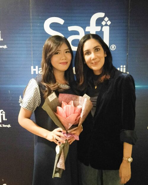 Again, thankyou @safiindonesia for having me❤
.
Seru banget, kemarin di undang Safi buat bukber & hadirin launching skincare terbaru mereka yakni Safi Oil Control & Anti Acne. .
Mulai dari sharing skincare, games sama kak @suhaysalim sampai workshop bikin scarf bouquet bareng @bloom.bouquet.id 💕 Cerita lengkapnya nanti akan aku share di blog ya, staytune😊
. .
#HalalNaturalTeruji 
#SafiBloggerGatheringBanjarmasin 
#BukberSafiBanjarmasin 
#SafiResearchInstitute 
#ClozetteId