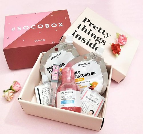 Soco box from @sociolla  X @brunbrun_paris 🌸Soco box ini, isinya disesuaikan dengan jenis kulit masing-masing loh!😍.Kalian juga bisa mendapatkan socobox ini secara free dengan cara: 1. Register/Login di akun SOCO by Sociolla2. Lengkapi data diri dengan mengisi Beauty Profile3. Jangan lupa isi Beauty Interest kamu juga ya! .If you're lucky, you will a got soco box!❤..@beautyjournal #socoid #socobox  #SOCOBOXxBRUNBRUNPARIS #clozetteid #sbnmember #sociollabloggernetwork #femalebloggerbanjarmasin