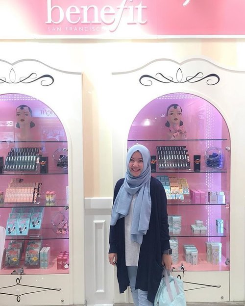 from yesterday event 💙fresh ramadhan look with @benefitcosmetics , thanks for having me @benefitindonesia 😘#hijabootdindo #hijabbers #hijaboutfit #ihbblogger #ihblogger #bloggerindonesia #hijablogger #clozetteid