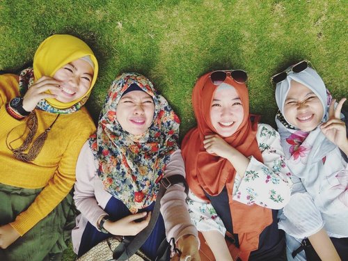 .
Good Morning sisters 🌞
.
.
#explorejogja #visitjogja #hijabblogger #smiles #greengrass #thelostworld #thelostworldcastle #ekslporjogja #clozetteid #friendship #sisters #sisterfromanothermother #sunbright