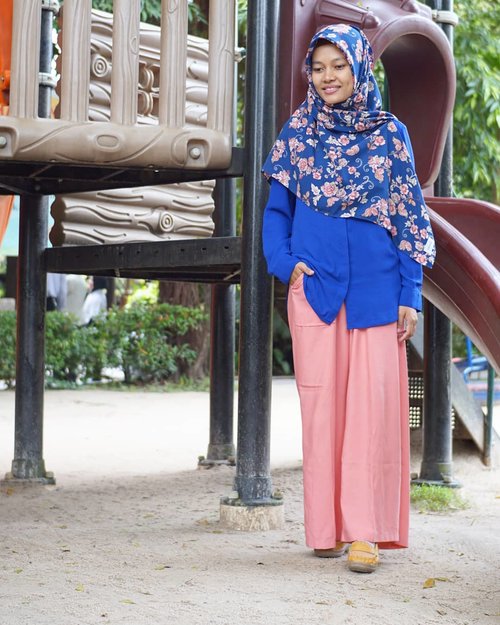 Don't wear something just because others people looks great in it. Fashion is about comfort and feeling good. (Max Azria)...#Simplicity #ootd #FashionBlogger #ootdindo #hootd #clozetteid #hijabstyle