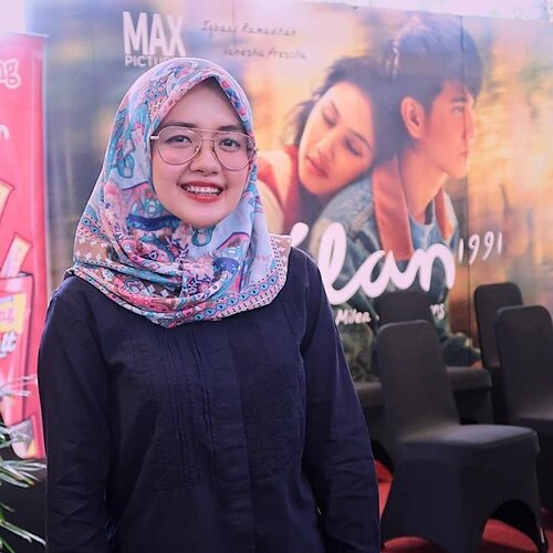 ➡️➡️ Swipe ke kanan dulu dong sebelum baca captionnya.

Makasih ya dek Dilan, hari ini tante senang. 🤣
.
.
.
#Dilan1991 #dilan1990 #presscon #movie #duty #agencylife #ahensilyfe #digitalagency #socialmedia #vsco #vscocam #hijab #hotel #media #happy #clozetteid #film