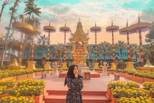 Masih w liatin... 😏#sky #clozetteid #girl #livefolk #vacation #instadaily #happy #pattaya #sunset #ootd #flowers #park #travelblogger #picoftheday #travel #hijab #yolo #tbt #thailand🇹🇭 #photoshoot #weekend #light #happiness #photooftheday #explorethailand #visitthailand #photography #outdoors #throwback #bangkok