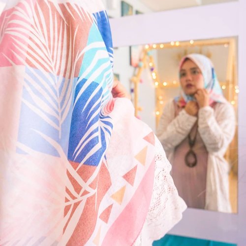 Ngaca dulu ah, biar nggak sibuk ngurusin orang lain. 🙈#ootd #quotes #livefolk #vacation #instadaily #airbnb #staycation #happiness #hijabfashion #pastel #throwbackthursday #travel #picoftheday #bohemian #pink #instatravel #hijab #girl #photoshoot #clozetteid #art #design #photooftheday #explorebandung #igers #photography #happy #throwback #bandung #mirror