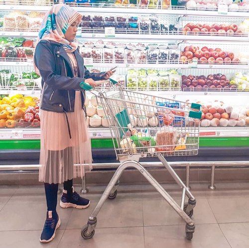 Nama: NesaCita-cita: Menjadi teteh-teteh indie sholehah 😂Difotoin ibuk manaher @windanatalia85#vsco #ootd #earth #livefolk #vacation #instadaily #jacket #fruits #clozetteid #shopping #vegetables #throwbackthursday #travelblogger #picoftheday #travel #pink #instatravel #hijab #black #photoshoot #hijabfashion #groceryshopping #food #photooftheday #explorebandung #igers #photography #outdoors #throwback #bandung