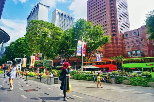 Waktu abis dari Borma, terus nungguin Dago-Riung Bandung lewat.......#vacation #instadaily #girl #street #building #sky #ootd #throwback #instatravel #picoftheday #travel #travelgram #orchardroad #exploresingapore #singapore #photoshoot  #visitsingapore #lfl #vsco #vscocam #vscogood #photooftheday #likeforlike #clozetteid #photography #outdoors #throwback #like4like #bus #shopping