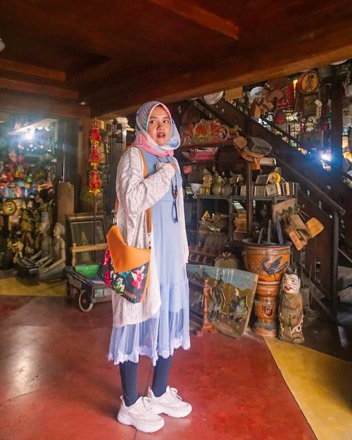Selamat liburan, jangan lupa ikutan #NeSandraGiveaway ya! 👀⁣⁣Dress @diamore_id ⁣Shoes @vincci_my ⁣Sling bag @someah_id ⁣Hijab pinjem @afrillamuthiia ⁣Necklace beli di Jogja⁣Outer beli di Bangkok⁣Legging @shopee_id ⁣Difotoin @amelsg ⁣⁣#modestfashion #happy #fashion #surakarta #blue #style #girl #skirt #market #afternoon #dress #bohemian #photooftheday #photography #ootd #hijab #throwback #art #weekend #vsco #vscocam #vintage #solo #hijabstyle #tutuskirt #yolo #hijabfashion #sonyforher #clozetteid