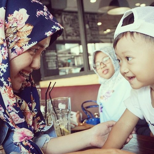 When anak bayik ngegodain tante-tante... .
.
.
. .
.

#baby #smile #playing
#babyboy #hijab #travel #igers #selfie #indonesia #likeforlike #like4like #hangout #friends #friendship #photooftheday #photography #picoftheday #vsco #vscocam #girls #throwbackthrusday #throwback #love #vscogood #selfie #instadaily #saturday #clozetteID #bandung