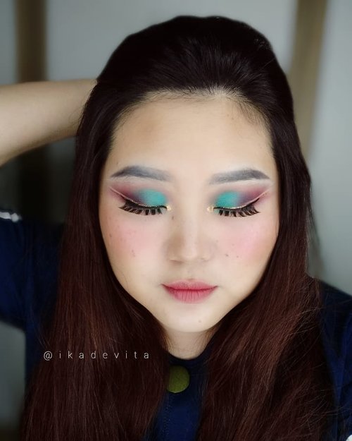 I hope that the pandemic will be over soon and we are all stay healthy, happy and safe. . . Eyes : @beautyglazed Georgeous Me Eyeshadow Tray. . . Have a blessed day everyone! . . #clozetteco #clozetteid #100haringontenwithibc #100daysofmakeup #beautyglazed