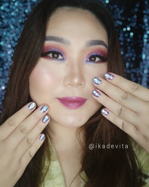 Malammm... Video tutorial make up ini ada di postingan sebelumnya yahh...
Make up ini terinspirasi dari kukuku wkwkwkw.
.
.
Product details:

@mobcosmetic Pro Brow Sculptor "Charcoal"
@focallurebeautyid WONDER Eyeshadow Palette
@oriflame Giordani Gold Youthful Radiance Elixir Primer
@ltpro_official  Smooth Corrector Cream Foundation "Yellow Orange"
@urbandecaycosmetics Naked Skin Shapeshifter "Ligt Medium Shift"
@byscosmetics Fantasy Lash
@byscosmetics_id Creme Blush Palette "Petal Pathway"
BYS Translucent Loose Powder "Light"
@wardahbeauty Blush On "seri C"
@id.oriflame The One Lip Sensation Matte Mousse "Soft Mulberry"
The One Eyeliner Stylo Black
Colourbox Eye Pencil
@latulipecosmetiques_  Glow Lip Topper
.
.
.
.
#beautyrangers  #clozetteid  #clozetteco #beautycrush #getitbeauty  #뷰티스타그램  #뷰티 #beautygoersid  #makeup #beauty #instamakeup #인스타메이크업 #인스타뷰티  #메이크업 #makeupvideo #makeuplover  #💋 #👄 #makeuptutorial #💄 #메이크업그램 #메이크업스타그램  #👁 #👀 #rangerratjun #focallurebeautyid