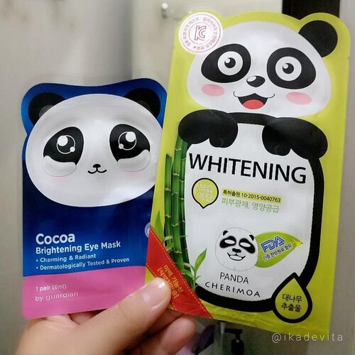 Kalau jalan-jalan ke @guardian_id aku slalu suka lihat sheet mask nya yang bejibun. Kali ini nyobain Cherimoa yang whitening dan Cocoa Brightening Eye Mask. Keduanya gambar panda lucu banget...Keduanya punya essense yang cukup banyak bahkan setelah 20 menit masih blm habis juga. Setelah masker dicopot, masih kelihatan di video terakhir serumnya banyak dan belum habis diserap...Kulit jadi lembab sampai pagi. (Aku pakainya malam sebelum tidur). Defi itely bakal belanja lagi ini. Suka sama masker bawah matanya praktis banget. Ohya, lebih baik pakainya dengan posisi tidur yah karena esens nya banyak, dia melorot ke bawah terus wkwkwk....@beautyranger.id @beautygoers #beautyrangerratjun  #kbbvmember  #beautycollabid  #뷰티리뷰  #beautyreviewers  #clozetteco  #beautycrush #getitbeauty #뷰스타그램  #뷰티스타그램  #뷰티  #bloggirlsid #beautysocietyid #beautychannelID #clozetteid