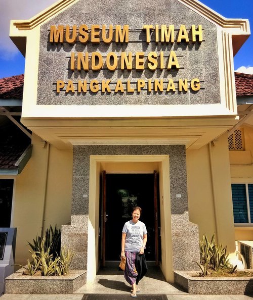 Island of #bangka has a long time history being #tinmine location. So it was no surprise when we #Travelingbangka our tour guide took us to this museum. You will get to see various types of tin and their use for daily activities. .
photo taken with @vivov5plus  #vivov5lite .
#ethnicpants by @baju_beda . . . . .
.
#bangka #jalanjalanbangka #bajubedabydiah #clozetteid #visitbangka #indonesiatourism #bangkatourism  #travel #vivoindonesia #traveling #socialenvy #shopstemdesigns #vacation #visiting #instatravel #instago #instagood #trip #holiday #photooftheday  #tourism #tourist #instatraveling
