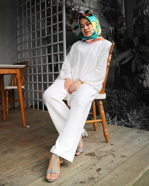 Aku suka banget sama warna abu-abu karena termasuk warna-warna monochrome, ternyata heels dari @bebbishoes cocok banget sama seleraku, warna dan bentuknya lucu-lucu loh. Thankyou @mavenfulindonesia @bebbishoes #ootdbebbies #mavenfulindonesia #mavenfulgirl.#febtarinar#indonesianblogger#ootd#fashionblogger #setterspace #bandunghijabblogger #starclozetter #clozetteid #fashionshoes