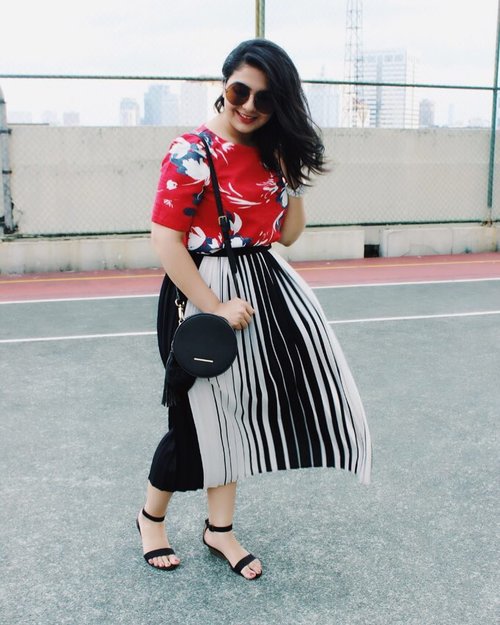 New Post🔛the blog! Click the link on my bio to check it out🔴⚫️
.
.
.
.
.
.
#ootd #photooftheday #fashionblogger #igers #instadaily #mumbai #indian #jakarta #love #blogger #clozetteid #instafashion #igfashion #fashiongram #whatiwore #streetstyleindia #bloggersuperlooks #styletip #stylecollective #like4like