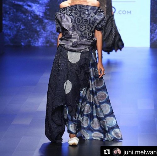 Looking back at Lakmé Fashion Week on my new blog post. Get a glimpse on what goes on backstage. This post also features the looks designed and styled by @manishamelwani and @juhi.melwani CLICK THE LINK ON MY BIO! #Repost @juhi.melwani with @repostapp
・・・
"English mein tie dye, japanese mein shibori aur hindi mein bandhani kehte hai." - Azizji (bandini textile artisan).
He created this textile inspired by the rains of kutch. He is extremely proud of the kutch culture and shows it through his artwork. His work is so intricate that it takes almost 7-8 months to complete a saree. This ^ is true textile couture. 
Thank you Azizji! Without artisans like you, designers like us can never grow! 
Look designed by @manishamelwani and me. 
#gosustainable #lakmefashionweek #artisansofkutch