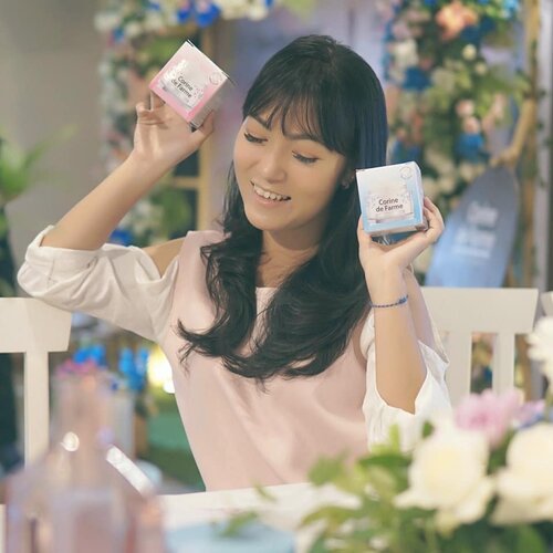 .Keseruan hari ini di launching event produk terbarunya @corinedefarme_id, Creme de la Corine..Creme de la Corine adalah moisturizer dg kandungan Peony (pink) dan Cornflower (blue) yg bs kalian sesuaikan dengan kebutuhan kulit wajah kalian...Tunggu full reviewnya di #anitamayaadotcom yaa...@corinedefarme_id @beautyjournal #corinedefarmeid #itsmynature #moisturizer #CorinedefarmeXBeautyJournal #CorinedeFarme #BeautyJournal #bloggerslife #potd #clozetteid