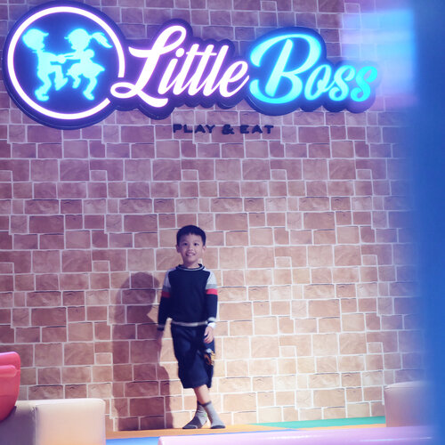 .Hari ini @destonmarvelle main ke @official.littleboss di @maltamananggrek, play land baru deket rumah pula.. senengnya..Selama ini ga pernah panggil #destonmarvelle dg sebutan little boss atau bos kecil dsb, krn boss di rumah tetep mami donk!! 😝Tapi sesekali boleh koq jadi #littleboss disini, mami dan daddy yg akan temenin dan ikutin apa aja yg kamu mau mainin!Mainannya lengkap banget, ada kolam bola super gede, panjat2an, masak2an, mobil2an, lego, kinetic sand, fireman, dan banyak lagi lainnya!! Foto dsini belum seberapa, harus main kesini lagi ya nanti... hihihi....#litllebossid #playland #playground #happyday #familyday #familycomesfirst #bloggerslife #mommyblogger #clozetteid #potd #bestoftheday