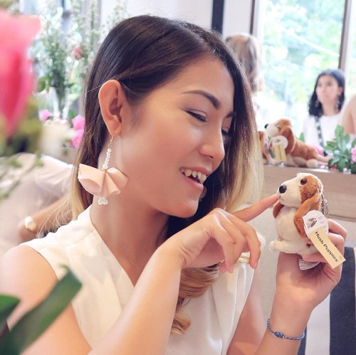 .
Don't let the silly little things steal your happiness.
Hey, tomorrow is a holiday!!! 🤗
.
Earings from @forher.onlineshop
Cek her instagram for more beautiful earings with affordable price..
.
#endorseanitamayaa #endorsement #endorse #anitamayaadotcom #bblogger #bloggerslife #fashionpeople #earings #cuteearings #clozetteid #potd #bestoftheday #qotd #happinness #thanksgod #blessed