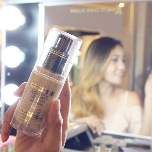 .
Attending Summer Paradise Beauty Festival with @maxfactorindonesia
Disini bisa nyobain dan dapet free foundation terbaru Max Factor Miracle Match
Yuk, yg di sekitar @centralparkmall main ke Laguna Atrium karena banyak bgt promo dari Max Factor, Paul&Joe, Anna Sui, Ioma, dan banyak lagi 💋
📸 @kaniasafitrii
.
#maxfactormiraclephotoid #maxfactorindonesia #miraclematch #beautyevent #BeautyEnthusiast #bblogger #bloggerslife #potd #clozetteid #bestoftheday