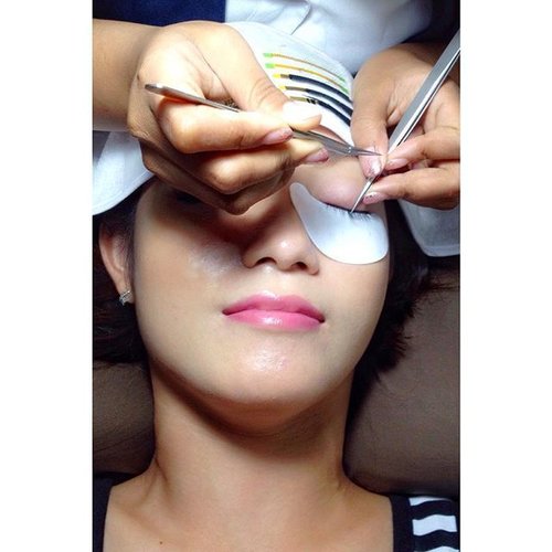 .
Nyobain salon baru @orlymiin di @plaza_indonesia bareng temen2 blogger dan #starclozetter
Kira-kira aku sedang treatment apa ya? Tunggu review nya di blogku besok yaa 😉
.
#orlymiin #orlybeautylounge #beautylounge #eyelashextension #waxing #nails #hairextension #ClozetteID #beautysalon