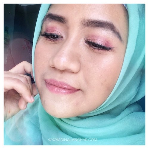 Senyumin aja tsayyy 😛.#bloggerbanjarmasin #bloggermom #beautybloggerindonesia #beautyanthusiast #bloggirlsid #beautyzoneborneo #femalebloggerbjm #clozetteid #belajarmakeuppemula #kbbvmember #beautiesquad