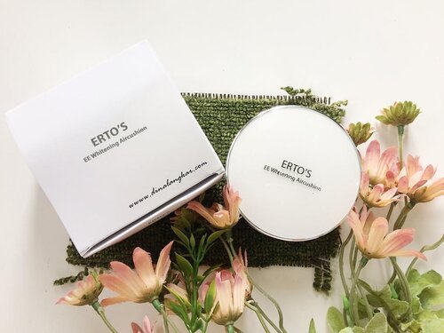 Ee whitenning aircushion ini,packaging nya keren.apakah packaging nya sebagus hasilnya ketika di aplikasikan diwajah?? Aku sdh ngereview Ee cushion ertos ini diblog http://www.dinalangkar.com/2018/04/ertos-ee-whitenning-aircushion-review.html?m=1 atau klik link yg ada dibio yaa ☺️☺️....#clozetteid #femaledaily #ertos #eecushionwhitening #eecushionertos #femalebloggerbanjarmasin