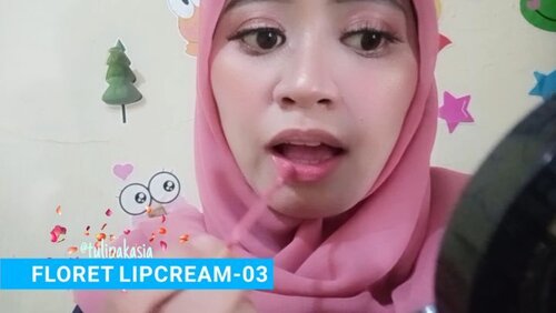 💄FLORET LIPCREAM💄.Hay selamat siang,Ada lipcream baru dari @floretcosmetic ,warnanya cantik semua.Kali ini aku ada 2 shade yaitu💜 03-Three Delicate💜 04-Fantastic Four .Untuk yang no 3 warna pinknya lebih muda dari yang no 4,hampir mirip banget.Teksturnya ringan,gak ada rasa bergindil setelah dipakai lama,dan aku Uda buktikan pakai 6 jam buat makan minum masih tetep bagus lho 💕..Lengkapnya bisa cek di blog aku (link bio)Blog⬇️https://strawberrymisire.wordpress.com/2020/02/24/review-floret-lipcream.YT ⬇️https://youtu.be/EyQGQtEgIoQ.#floretcosmetic #floretlipcream #reviewfloretcosmetic #reviewfloretlipcream #clozetteid #beautychannelidtrend #beautyreviewindonesia #beautiesquad #kbbvfeatured#cchannelbeautyid