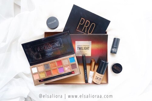 Pengen buat makeup “One Brand” deh, udah lumayan lengkap ini produk nya 🥰✌️
.
Ngak nyangka pas liat laci produk @focallure nya ada sebanyak ini. 🍄 3 Eyeshadow Pallate, dan paling Fav si Twilight
🍄 Foundation Skin Evolution
🍄 Eyeliner Gliter
🍄 Concealer
🍄 Contour
🍄 Blushon
🍄 Eyeshadow Stick
〰️
Over all, produk focallure bagus semua, apalagi Eyeshadow nya itu warna pigmented, harganya juga terjangkau 🥰
〰️
#REVIEWBYELSALIORA #beautygoersid #beautiesquad #pkubeautyblogger #beautybloggerpekanbaru #beautilosophy #beautybloggerindonesia #kbbvmember #clozetteid #atomcarbonblogger #indonesianhijabblogger #indonesianbeautyblogger #bbloggerid #bloggerceria #kbbvbeautypost #reviewbyelsaliora #setterspace #kbbvfeatured #bloggerperempuan #bloggirlsid