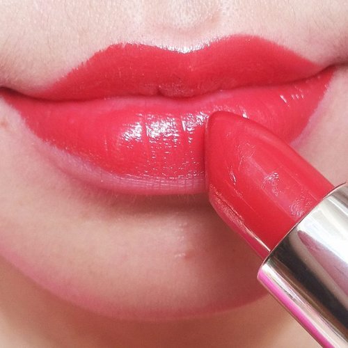 Here is swatch of @emcosmetics in kiss me 😉 #motd #lotd #lipstickoftheday #clozetteid #makeup #emcosmetic #kissme