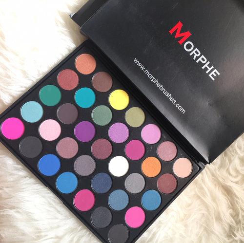Swatches @morphebrushes 35S smokey palette !! All amazing color 😝😝😝 mattes usually sucks but this palette is lit bro ! awesome !!! (Only 2 colors that didn't really showed up) these swatches are only 1 swipe without primer 👏🏻👏🏻👏🏻 #motd #clozetteid #makeup #morphe #eyeshadow #swatches