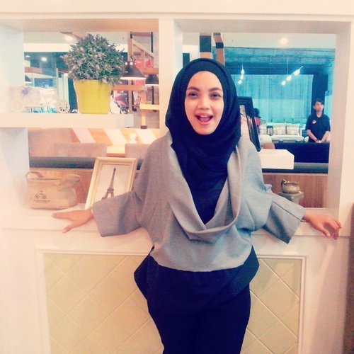 Pose dulu yessss#me #hijabstyle #hijabfashion #hotd #lovehijab #casuals #casualhijab #casualwear #instapict #latepost #clozetteid