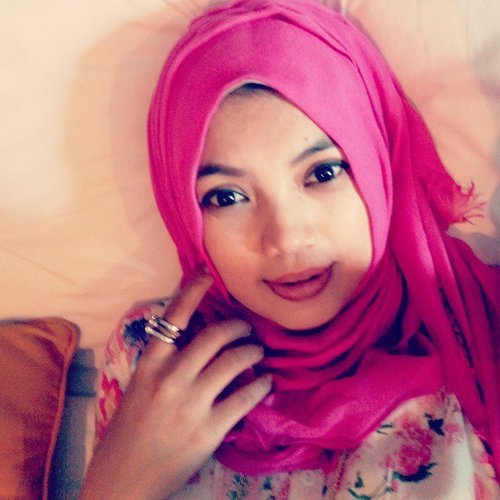Pink I'm in love
#lovepink #lovehijab #hijabers #hijabstyle #hijabstyleindonesia #clozetteid #hijablovers