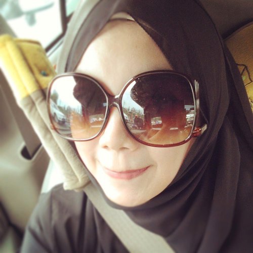 Morninggg :)
Have a great day
#instapict #instadaily #pictoftheday #hotd #sunglasses #lovesunglasses #bigframe #hijabcasual #hijabers #lovehijab #chichijab #clozetteid