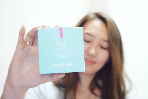 Review lengkap Borntree Goat Milk Steam Cream ini sudah ada di blog.
.
Cerita sedikit, jadi cream ini itu selain ukurannya super gede, juga multifungsi, bisa buat wajah dan badan, terus juga ada bahan yang lagi hits buat mencerahkan yakni Niaciamide.
.
Holy grail banget, apalagi belakangan kulitku rada berwarna akibat banyak beraktivitas di luar ruangan. Jadi buat balikin belang-belang, sama cerahin balik kulit ini mayan banget, terus isinya kan juga banyak jadi awet.
.
Bisa dibeli di: GOLD MILK STEAM CREAM
https://hicharis.net/innovamei/g9F
.
#CHARIS #BORNTREE #CHARISSTORE #charisAPP @hicharis_official @charis_celeb #GOLDMILKSTEAMCREAM #clozetteid #skincare