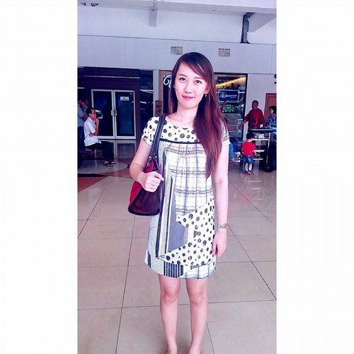 My simple ootd today

#ootd #motd #12weekspregnancy #beauty #beautyblogger #beautybloggerid #indonesianbeautyblogger #idbeautyblogger #ClozetteID #makeupdaily #simplemakeup #simpleootd #airportfashion