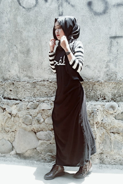 When you know better, you do better
Thanks to @Tophole Arabic Long Dress
Photo by @rifkipratama_
Make Up and Hijab by Me