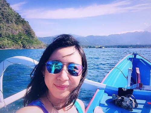 Mermaid is on the board 🐚🐚🐚
.
.
.
#ladies_journal #clozette #clozetteid #selfie #bali #padangbai #indonesia #instapassport #holiday #travel #instasky #instamood #instatraveling #asian #asiangirl #ocean #sky #sea #mermaidlife