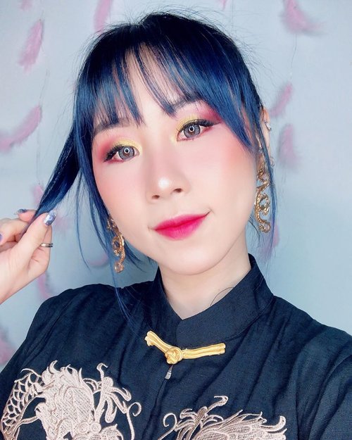 Closed up makeup look for CNY Dinner 🐉✨ Hope this year can me more 🎊🧧 Huat ar! 🧧🎊 #ladies_journal #clozetteid #clozette #cny #selfie #lunarnewyear #motd #chinesenewyear #cny2020 #asian #asiangirls #makeup #dnd #beauty #blogger #pantone2020